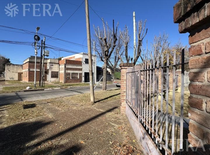 Venta Casa 5 Ambientes con Cochera en Wilde - 4