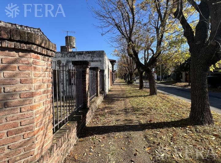 Venta Casa 5 Ambientes con Cochera en Wilde - 3