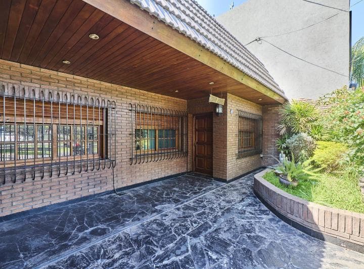 Casa en Venta 4 Amb | Barrio Naon | C/garage, Patio, Parrilla y Terraza | 227 m² - 4