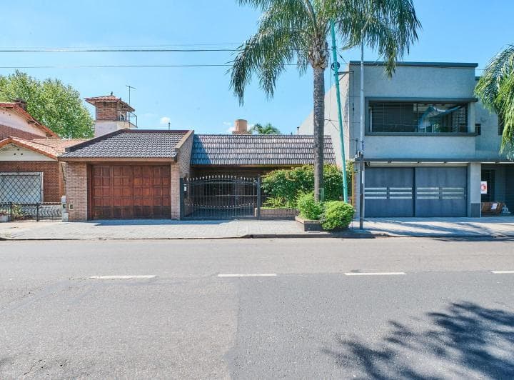 Casa en Venta 4 Amb | Barrio Naon | C/garage, Patio, Parrilla y Terraza | 227 m² - 3