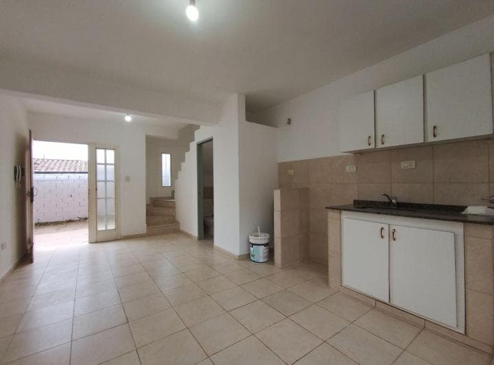 Alquiler Duplex 1 Dormitorio en Housing, Carlos Paz. con Cochera y Patio - 2