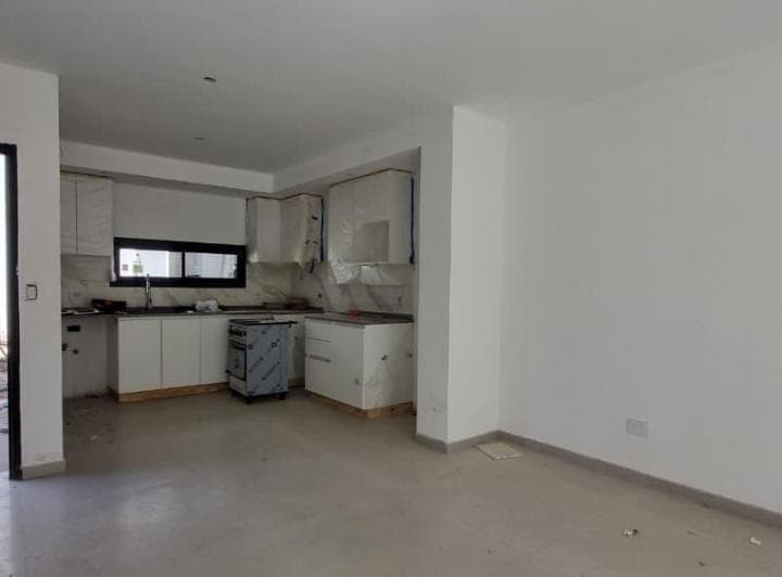 Duplex Tipo Casa con Jardin en Complejo Cerrado Hurlingham - 3