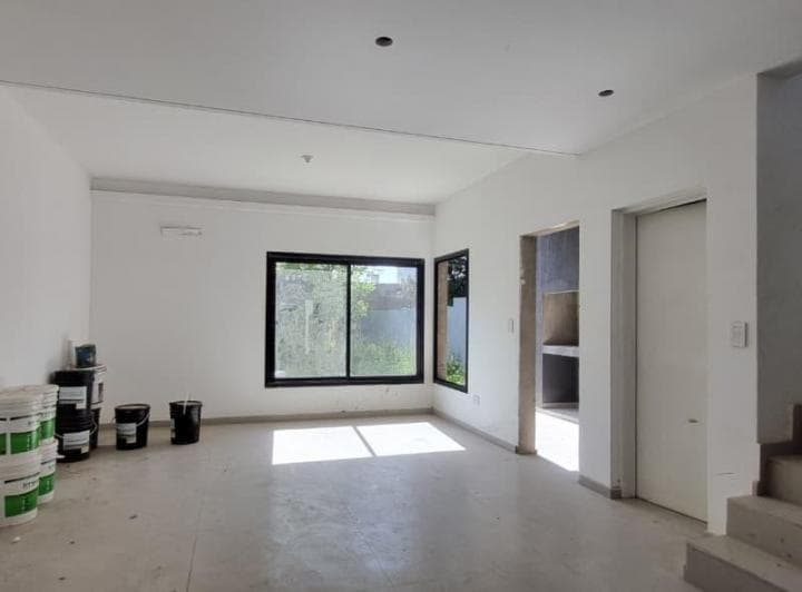 Duplex Tipo Casa con Jardin en Complejo Cerrado Hurlingham - 5