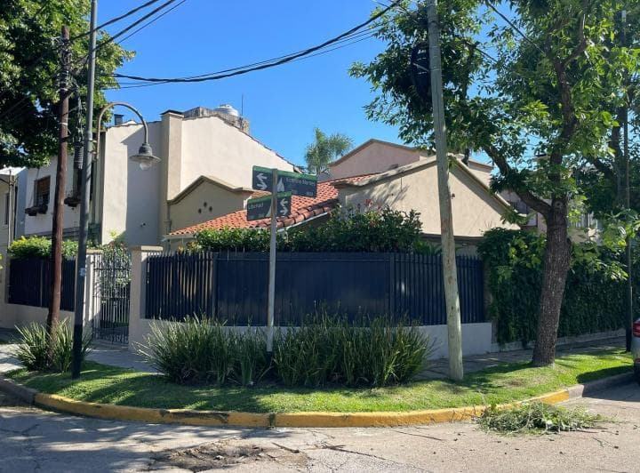 Casa en Venta 6 Amb Punta Chica - 2