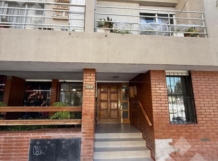 Departamento de Dos Dorm. con Cochera Islas Malvinas 264. Neuquen Capital - 2