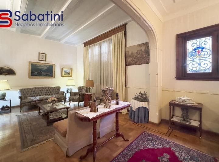 Exclusiva Casa Tudor Reciclada de 8 Ambientes con Jardín, Terraza y 2 Cocheras en Belgrano - 5