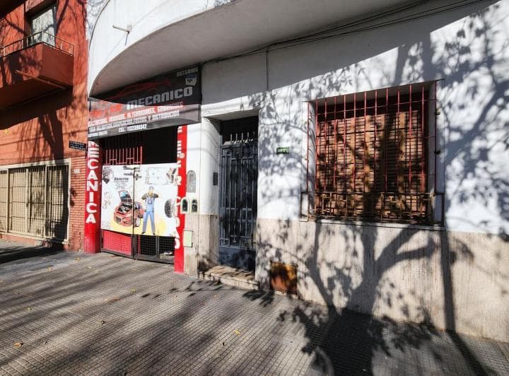 Galpón con Vivienda Sobre Av | 290 m² Totales | Ideal Logística, Taller o Depósito | Barracas - 2