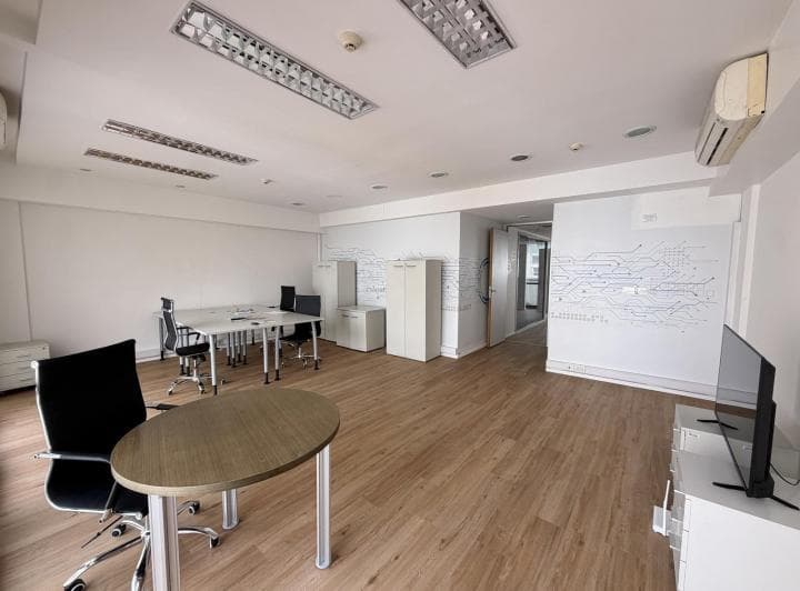 Oficina en Alquiler con Tres Balcones - Recoleta - Piso Alto - 5