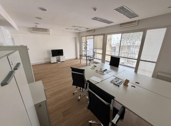 Oficina en Alquiler con Tres Balcones - Recoleta - Piso Alto - 4