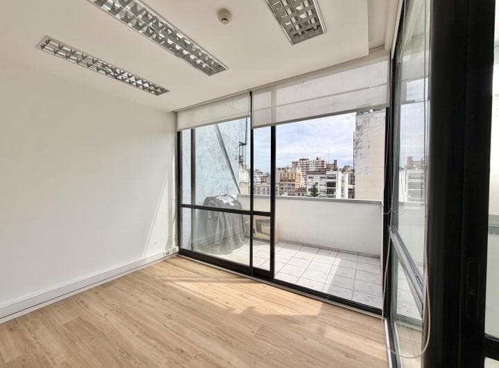 Oficina en Alquiler con Tres Balcones - Recoleta - Piso Alto - 2
