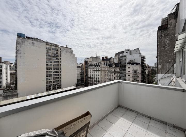 Oficina en Alquiler con Tres Balcones - Recoleta - Piso Alto - 3