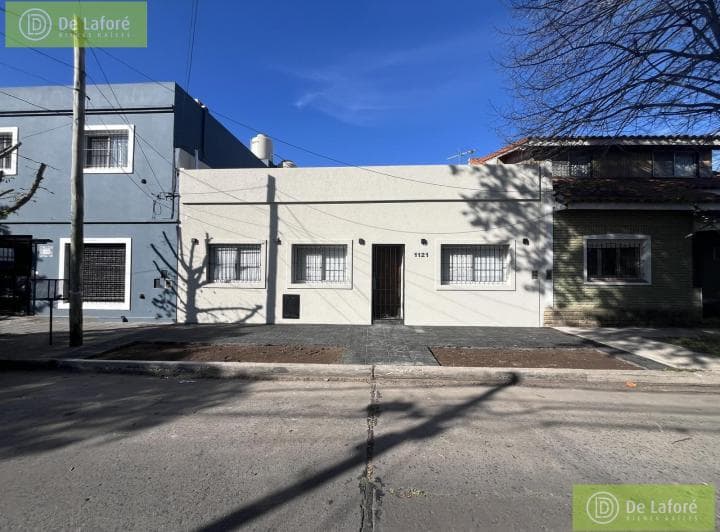 Venta - Casa 4 Amb. Reciclada a Nuevo en San Isidro, Apto Crédito, 2 Baños, Terraza con Parrilla - 2