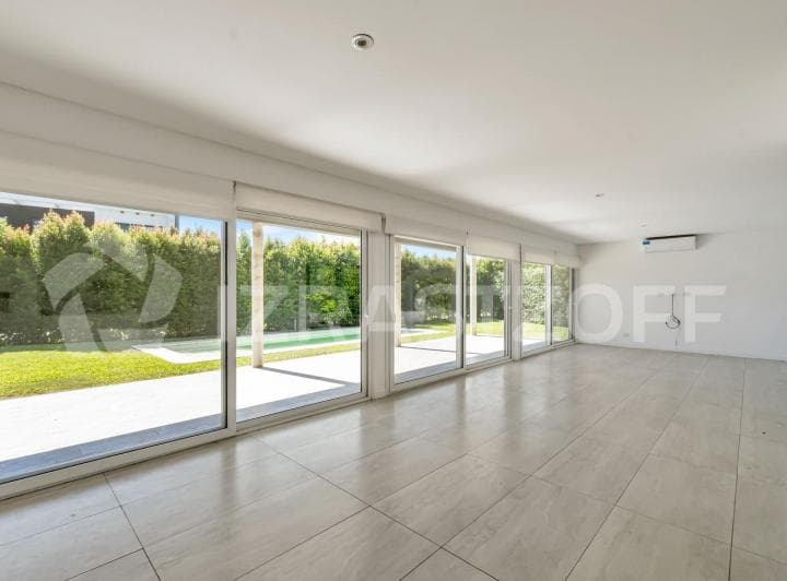 Casa en Alquiler Anual Sobre Lote Central en Ayres Plaza - 4