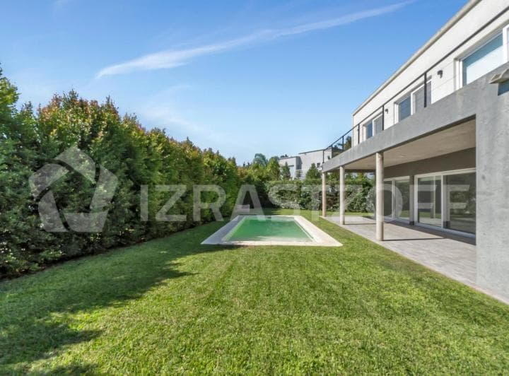 Casa en Alquiler Anual Sobre Lote Central en Ayres Plaza - 3