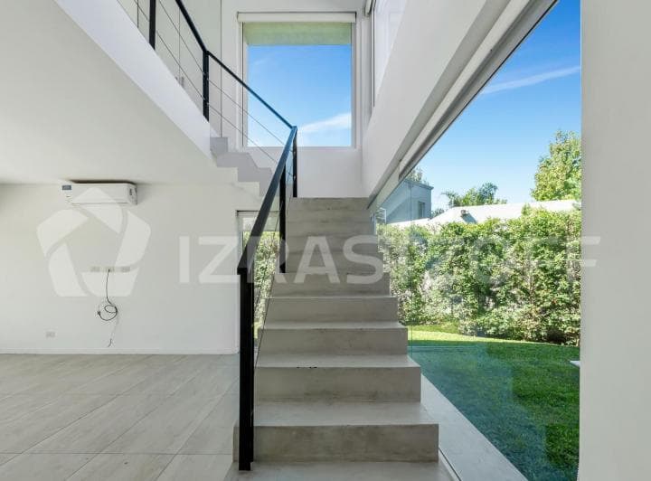 Casa en Alquiler Anual Sobre Lote Central en Ayres Plaza - 5