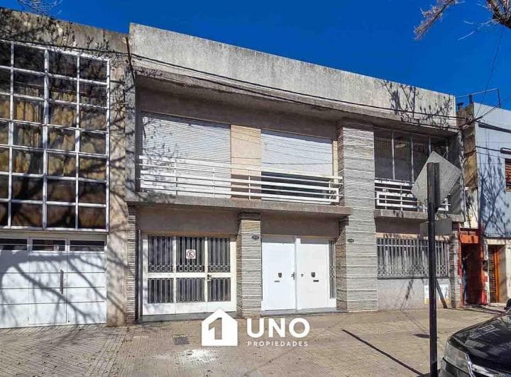 Casa de 3 Dorm. en Planta Alta, Ubicada en Barrio Abasto. Apto Crédito. - 2