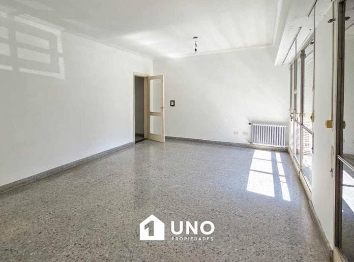 Casa de 3 Dorm. en Planta Alta, Ubicada en Barrio Abasto. Apto Crédito. - 5