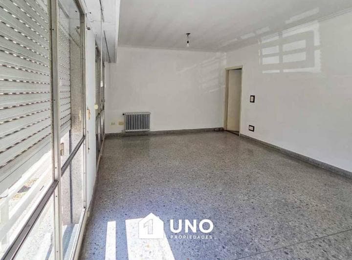 Casa de 3 Dorm. en Planta Alta, Ubicada en Barrio Abasto. Apto Crédito. - 4