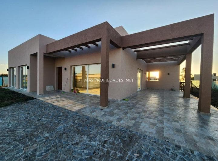 Venta Casa en San Simón 3 Dorm. - 4