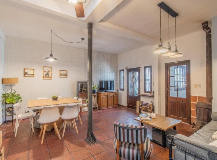Venta de Casa 4 Ambientes en 2 Plantas C/patio, Quincho y Terraza en San Isidro G. B. a. - 2
