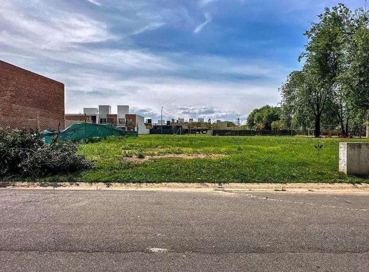 Lote en Venta 360 m² Apto Dúplex en Barrio Cerrado La Luisita, Zona Sur - 2