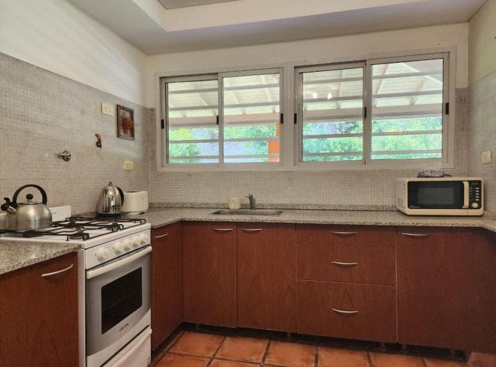 Casa en Venta a Reciclar en Robles del Monarca, Pilar. - 3
