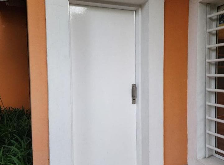Casa en Venta a Reciclar en Robles del Monarca, Pilar. - 2