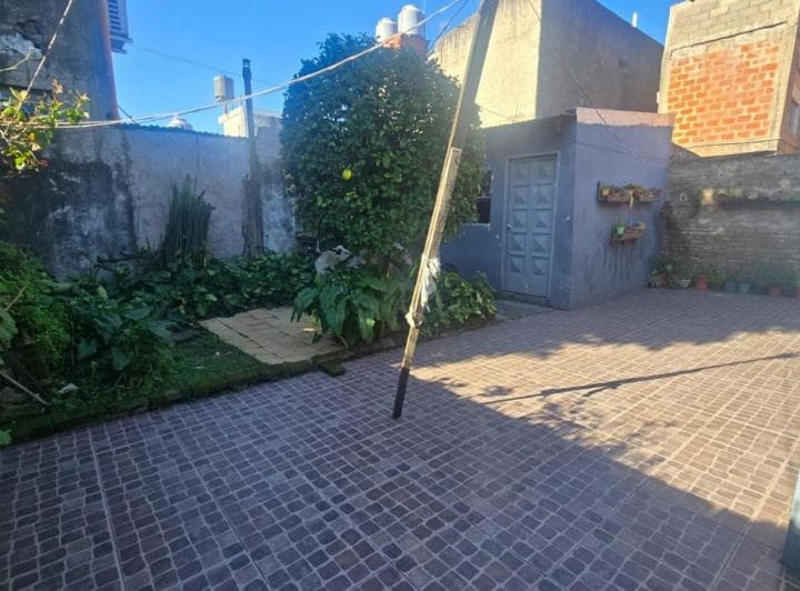 Casa de 3 Ambientes con Amplio Parque y Entrada Para Varios Autos - 4