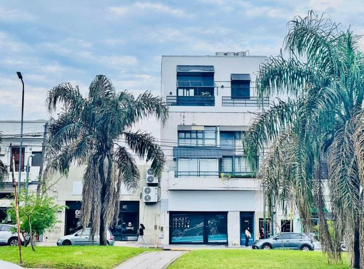 PH en Venta Tríplex Frente Al Parque Sarmiento | Terraza de 20 m² con Vista Abierta - 2