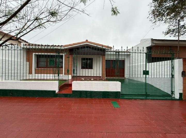 Casa a La Venta en Alto Alberdi de 2 Dorm. - 3