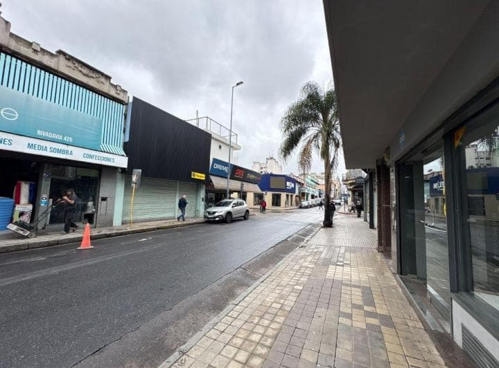 Venta. Local Comercial Calle Rivadavia, Centro. 12 m² Frente. 2 Pisos. 400 M²! Excelente Ubicación! - 5