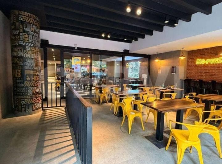 Local Gastronómico 333 m² con Renta Activa, Ante Esquina - Blanco Encalada y Libertador | Cervi Vende - 2