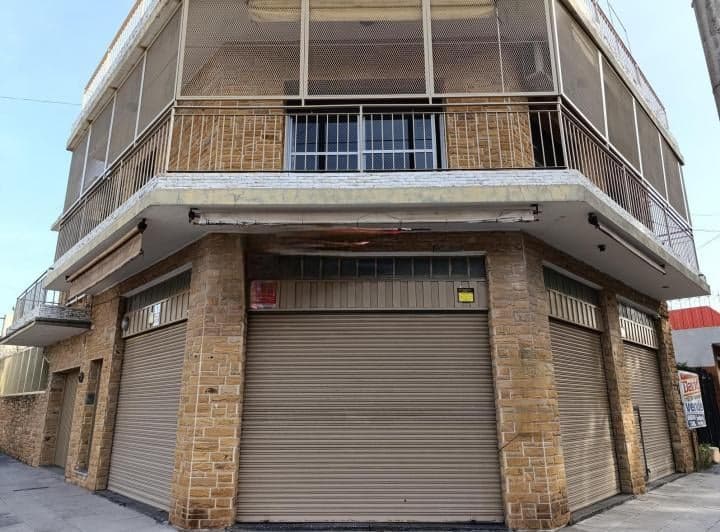 Casa 5 Ambientes Apto Credito C/ 2 Locales, Cochera, Parque y Terraza. Venta - San Justo - 3