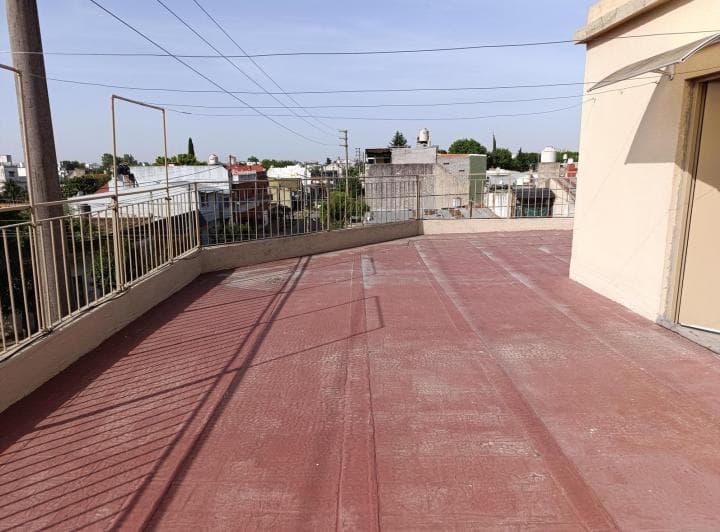 Casa 5 Ambientes Apto Credito C/ 2 Locales, Cochera, Parque y Terraza. Venta - San Justo - 5