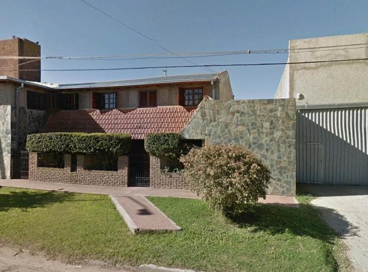 Casa en Venta - 3 Dorm. 2 Baños - Río Cuarto - 4