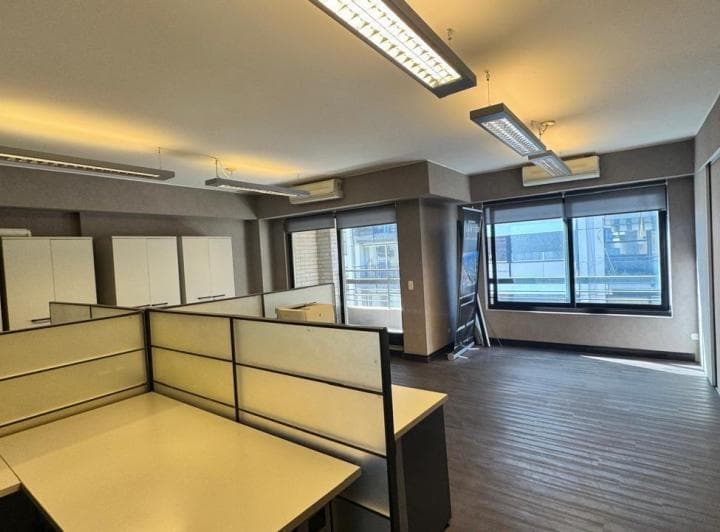Venta / Alquiler Excepcional Oficina en Quartier - 5