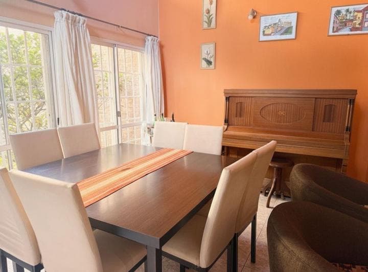 Casa 4 Dorm. · Lote 409 m² · Sexta Sección - 4