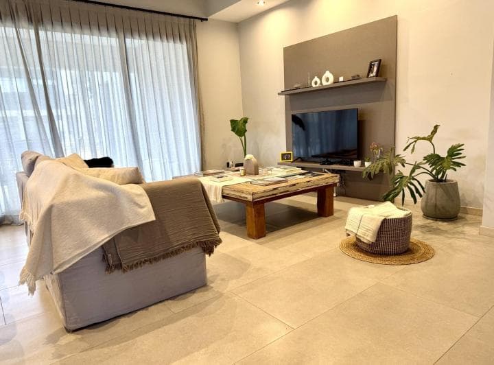 Moderna Casa de Una Sola Planta con 3 Dorm. en Venta en El Barrio Cerrado Santo Tomas Pilar - 3