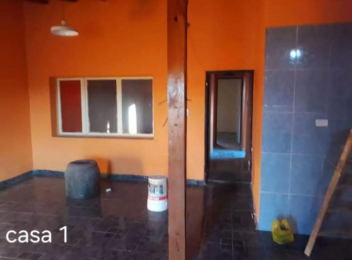 Venta Casa y Dos Departamentos. Guaymallén. - 3