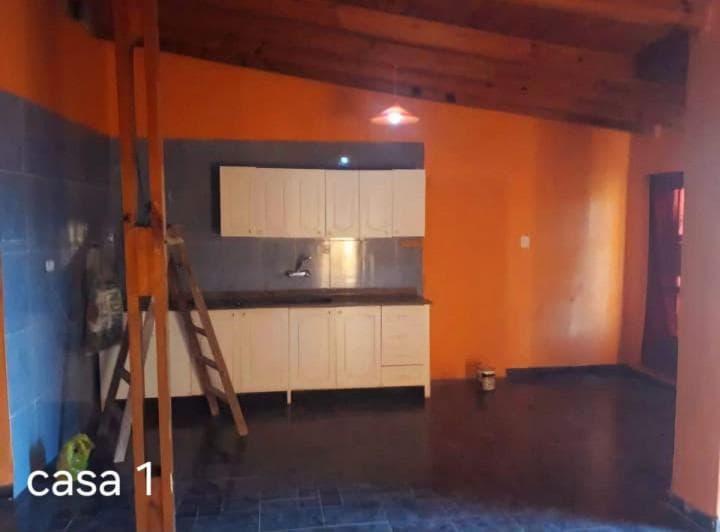 Venta Casa y Dos Departamentos. Guaymallén. - 2