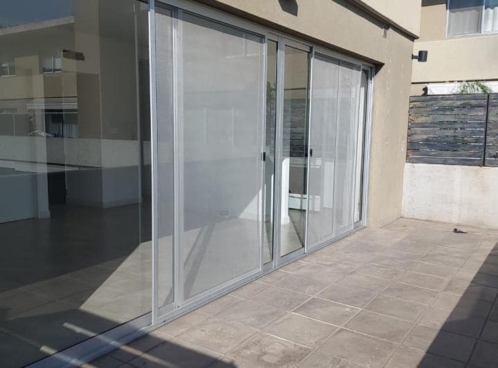 Oportunidad. Impecable Departamento Tres Ambientes con Vista a La Piscina - 2