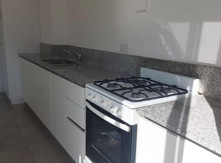 Oportunidad. Impecable Departamento Tres Ambientes con Vista a La Piscina - 5
