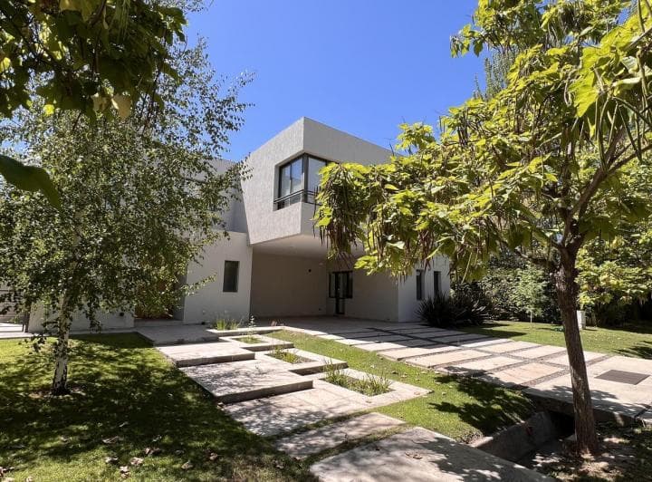 Casa en Venta Chacras de Coria B. Pueyrredon - 2
