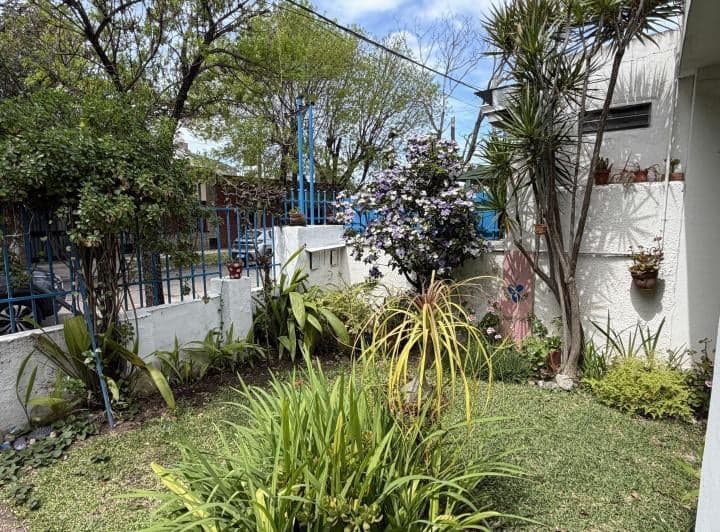 Venta Casa en Fisherton con Jardín y Parrillero - 4