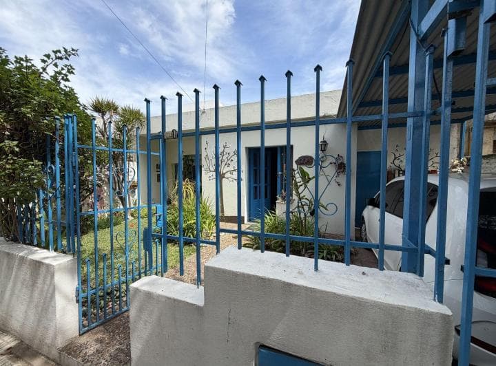 Venta Casa en Fisherton con Jardín y Parrillero - 2