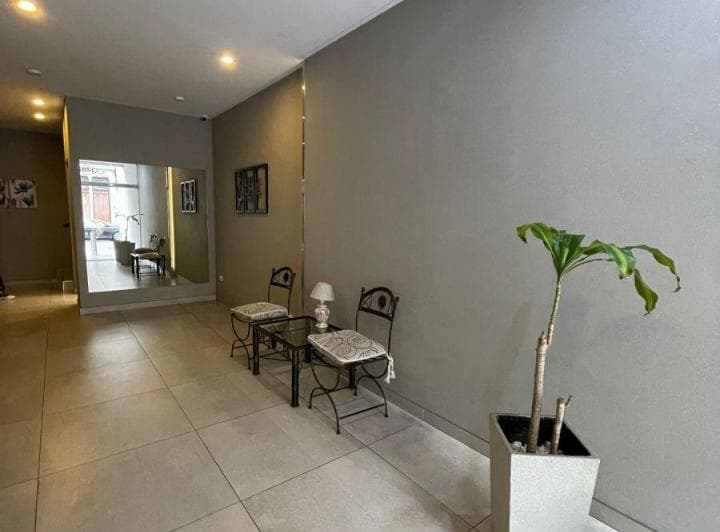Venta Regio Ambiente Al Frente con Balcón, Excelente Vista y Luminosidad, Perfectamente Divisible! - 3