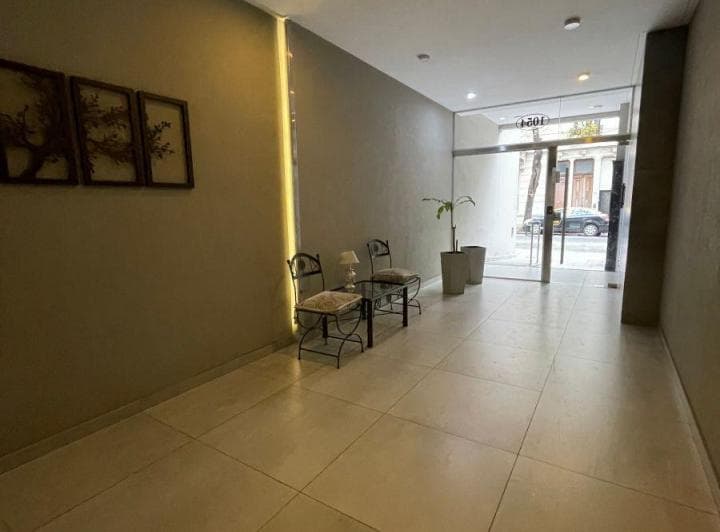 Venta Regio Ambiente Al Frente con Balcón, Excelente Vista y Luminosidad, Perfectamente Divisible! - 4