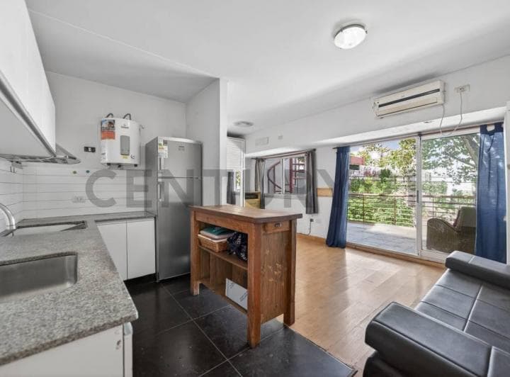 Estudio Venta Apto Profesional con Balcón y Terraza Propia — Parque Cha - 2