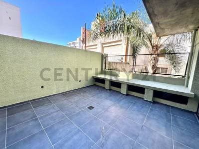 VENTA Departamento de 1 dormitorio a estrenar con patio - Centro - 2