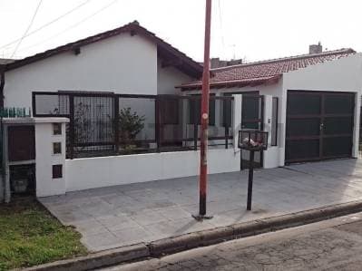 11 y 80 - CASA EN VENTA DORMITORIOS - Principal